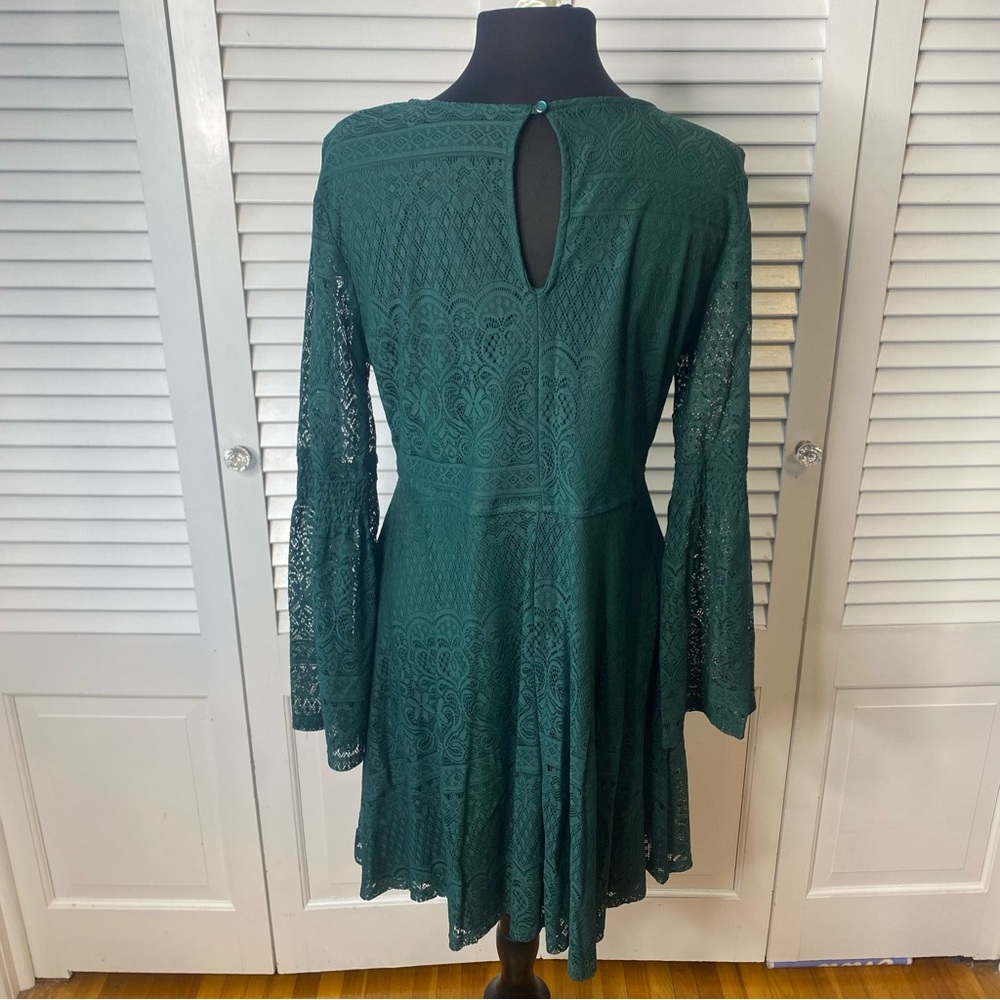 Elegant Emerald Green Lace Dress | Size XXL - Picture 3 of 6